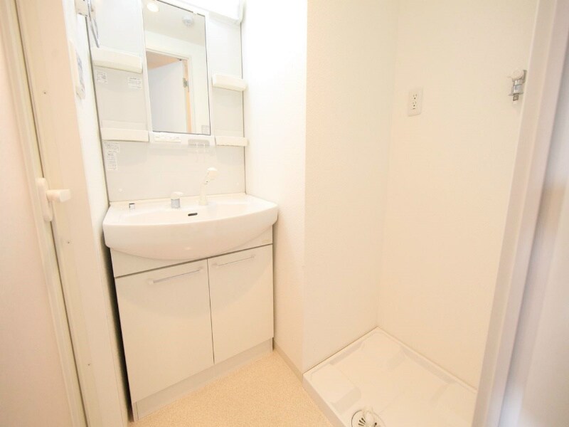物件内観写真32　(脱衣所　独立洗面台（シャンプードレッサー）洗濯機用意できます)