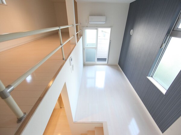 ベランダ(洋室6.1帖　上階ロフト6帖（収納でもお部屋でも使えます）)