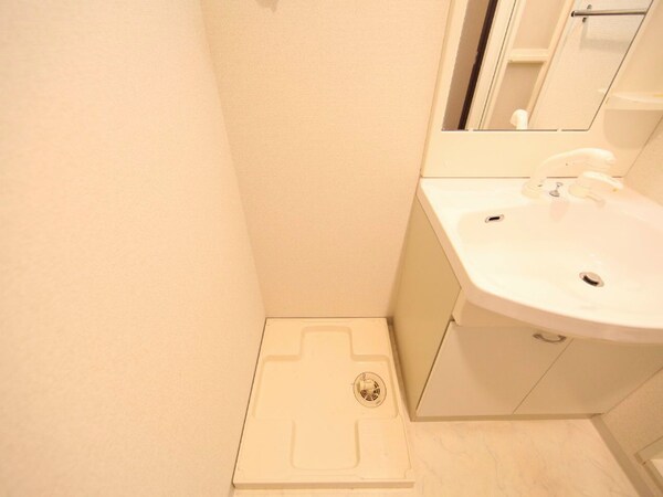 洗面所(室内洗濯機置場　洗濯機ご用意できます)