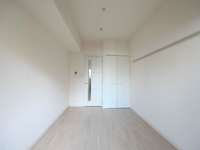 物件内観写真15　(洋室6.4帖　クローゼット付（収納充実してます）)