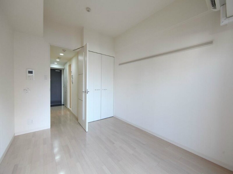 物件内観写真16　(洋室6.4帖　クローゼット付（収納充実してます）)