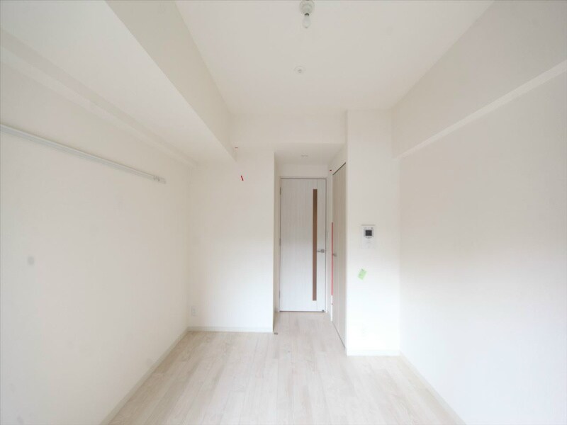 物件内観写真2　(洋室7帖　クローゼット付（収納充実してます）エアコン付)