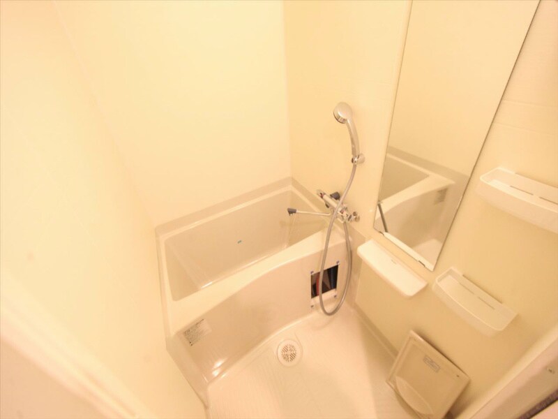 物件内観写真4　(浴室暖房乾燥機付　24時間換気機能付バスルーム)