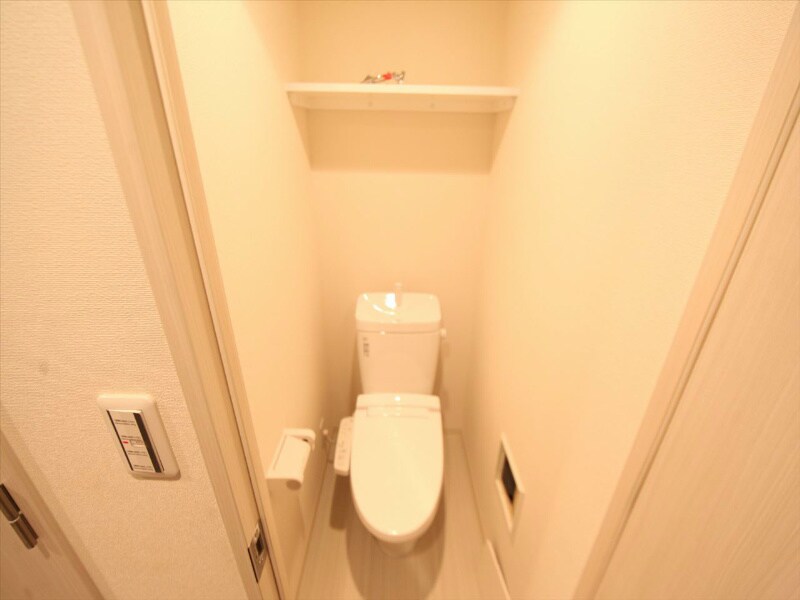 物件内観写真5　(温水洗浄暖房便座付トイレ)