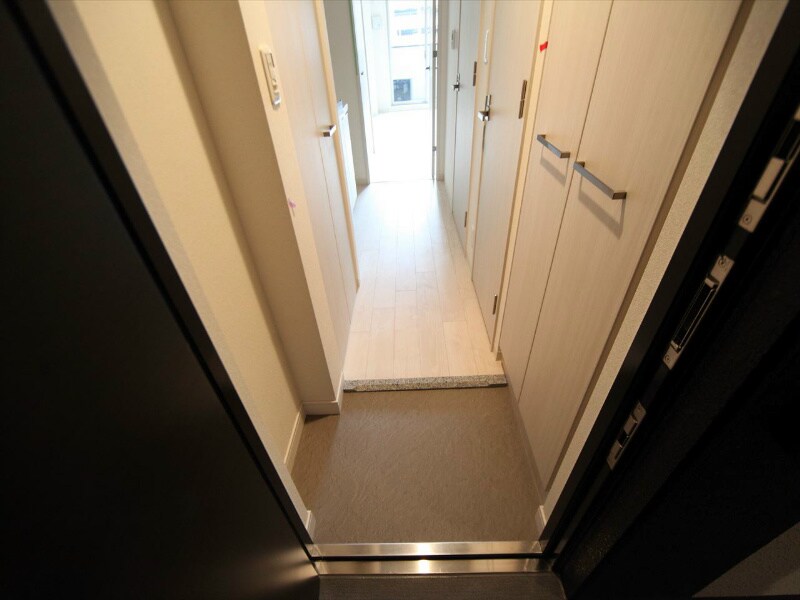 物件内観写真15　(玄関　シューズボックス付（収納充実してます）)