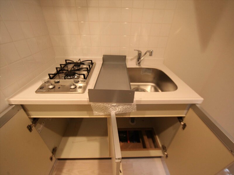 物件内観写真19　(システムキッチン（ガス2口）冷蔵庫・レンジ等ご用意できます)