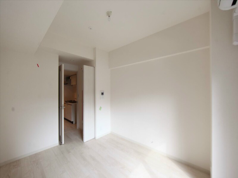 物件内観写真23　(洋室7帖　クローゼット付（収納充実してます）エアコン付)