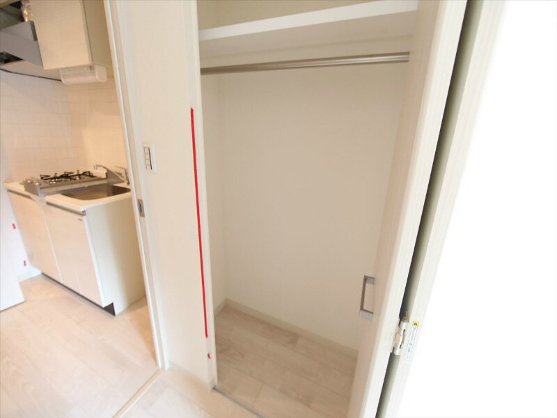 物件内観写真24　(クローゼット付（収納充実してます）)