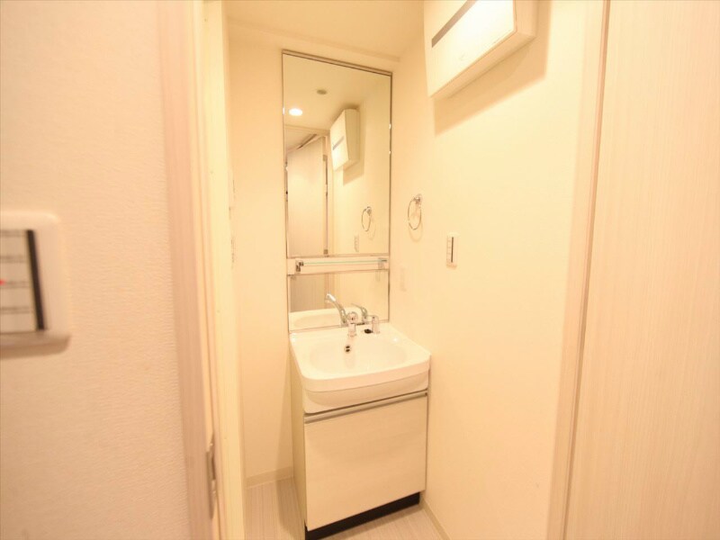 物件内観写真26　(脱衣所　独立洗面台（シャンプードレッサー）)