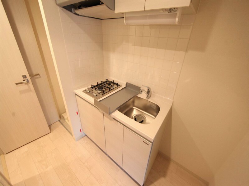 物件内観写真27　(システムキッチン（ガス2口）冷蔵庫・レンジ等ご用意できます)