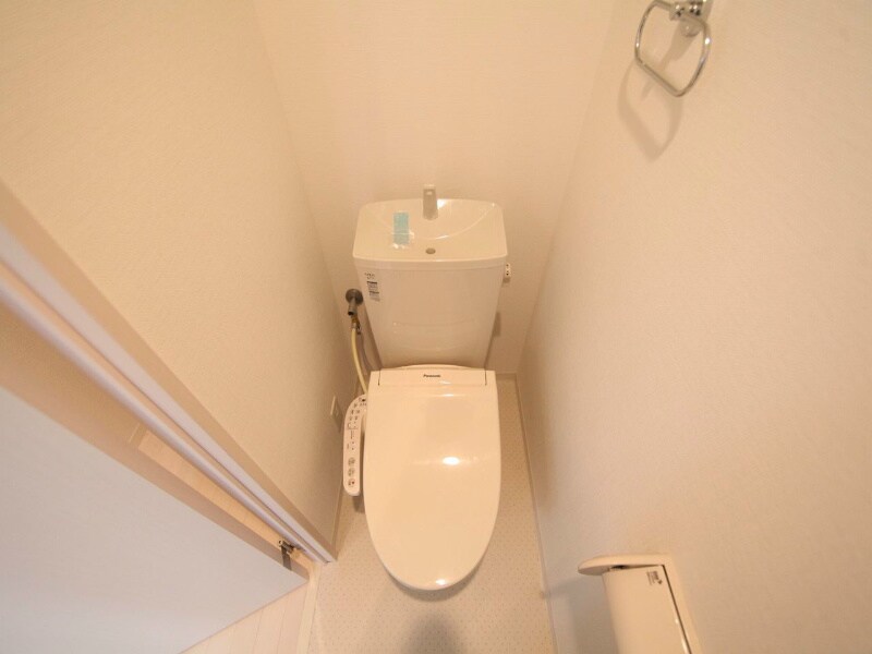 物件内観写真5　(温水洗浄暖房便座付トイレ)