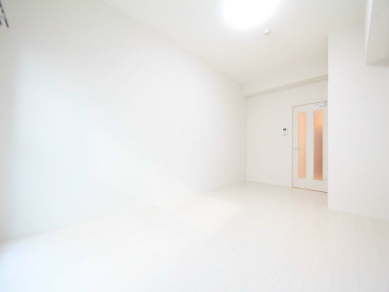 物件内観写真14　(洋室10.2帖　クローゼット付（収納充実してます）)