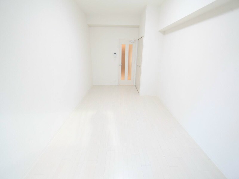 物件内観写真15　(洋室10.2帖　クローゼット付（収納充実してます）)