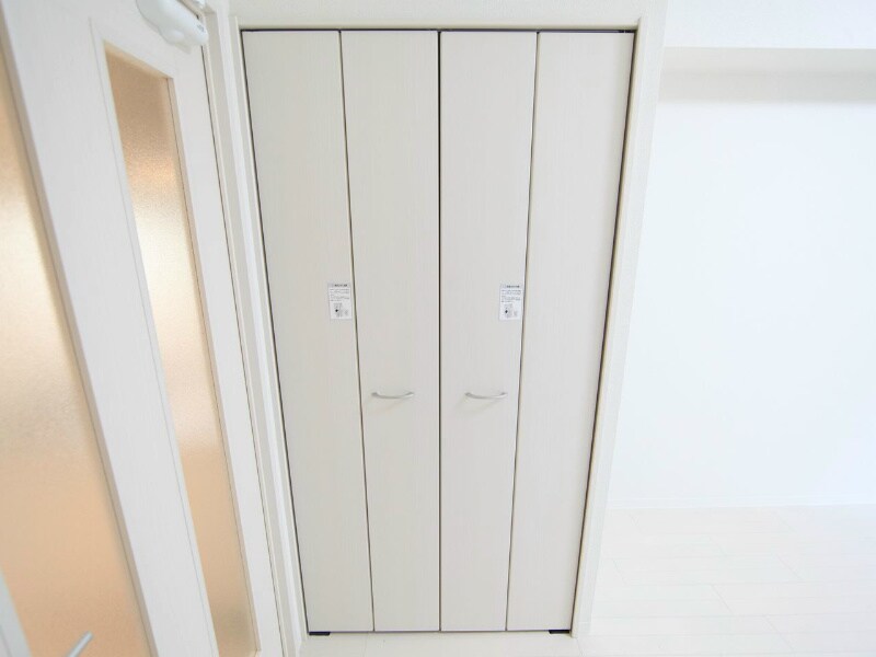 物件内観写真19　(クローゼット付（収納充実してます）)