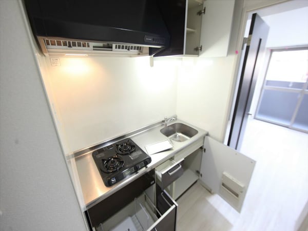 キッチン(システムキッチン（ガス2口）冷蔵庫レンジ用意できます　)