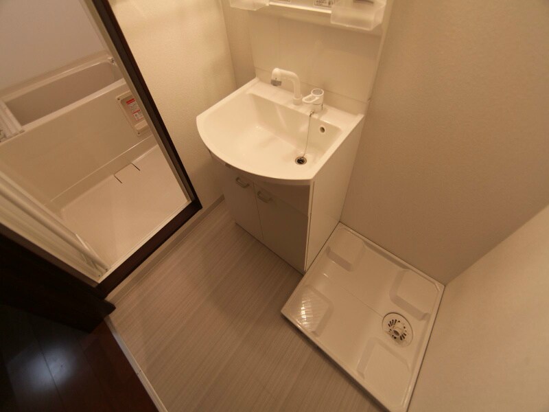 物件内観写真12　(脱衣所　シャンプードレッサー　室内洗濯機置場)