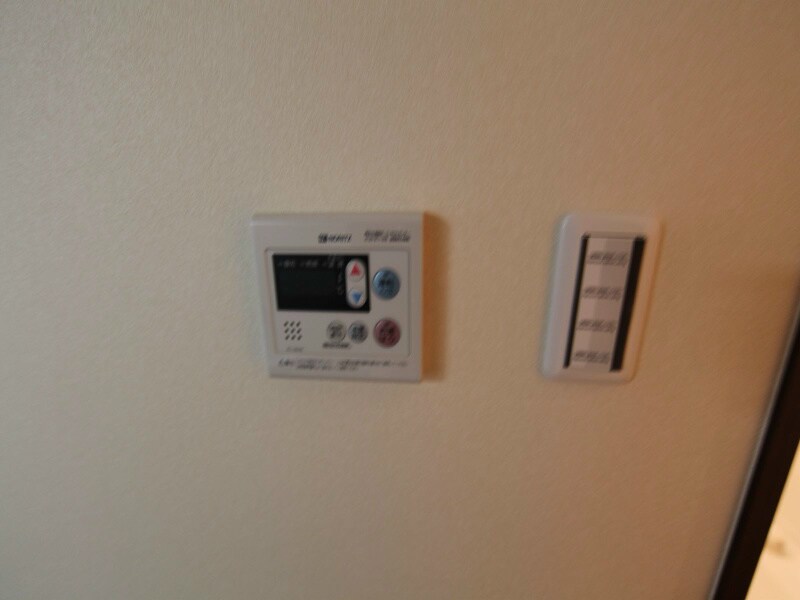物件内観写真17　(給湯設備　ボタンで温度調整ができます)