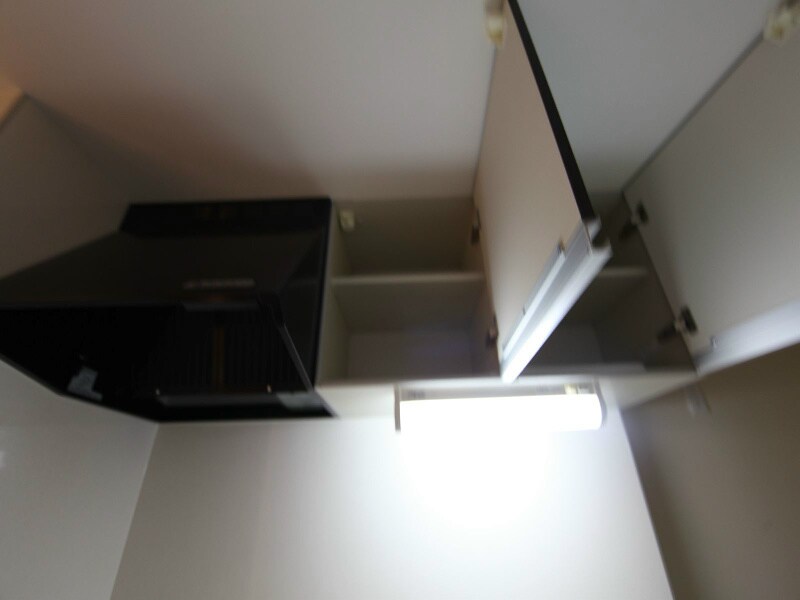 物件内観写真20　(キッチン上部収納棚　収納充実してます)