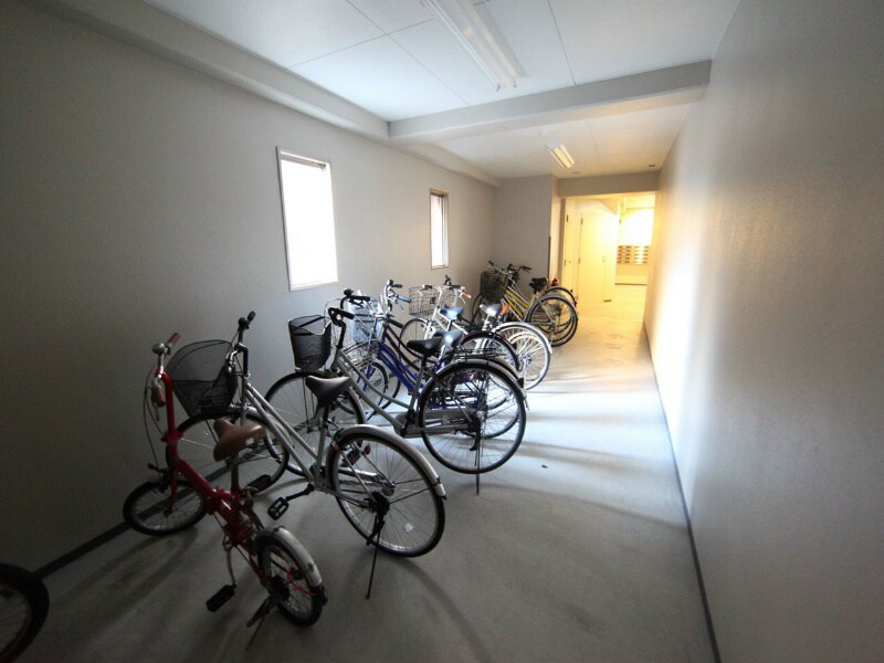 物件内観写真23　(屋根付き駐輪場)