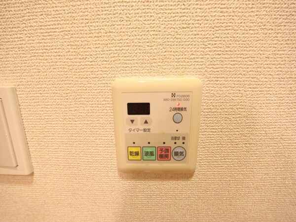 その他設備(浴室暖房乾燥機付　24時間換気機能付バスルーム)