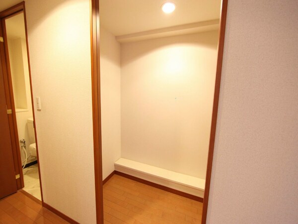 収納(通路にある物入れ)