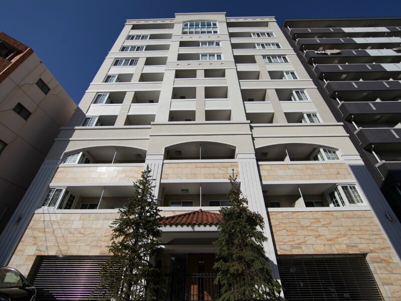 物件外観写真1　(外観オートロック　防犯カメラ　光インターネット無料　屋上庭園)