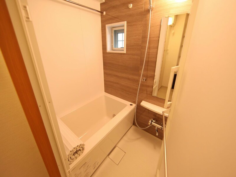 物件内観写真4　(追い焚き付　浴室暖房乾燥機付)