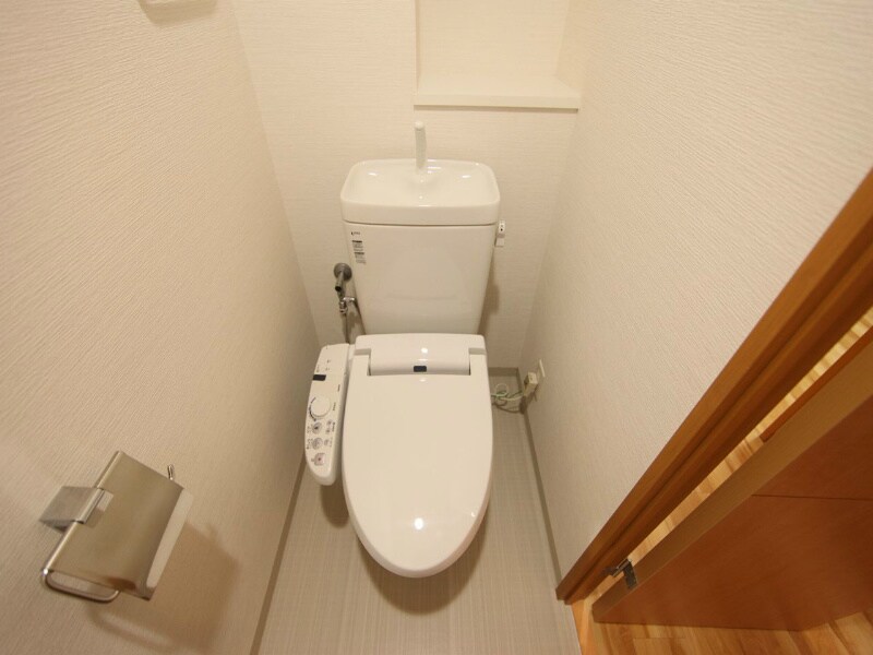 物件内観写真5　(温水洗浄暖房便座付トイレ)