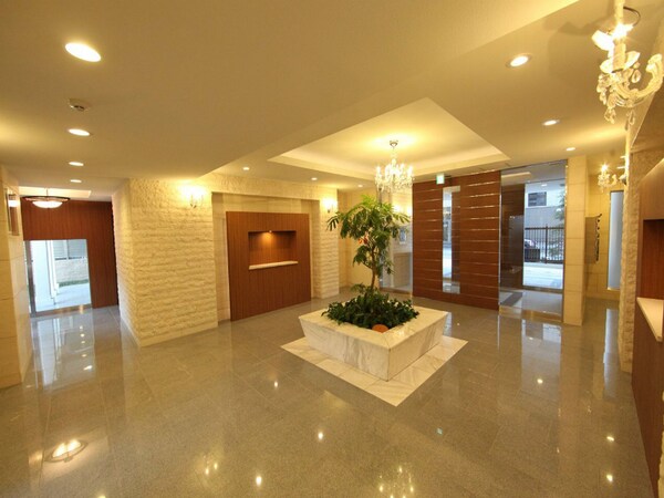 エントランス(エントランス　オートロック　防犯カメラ)