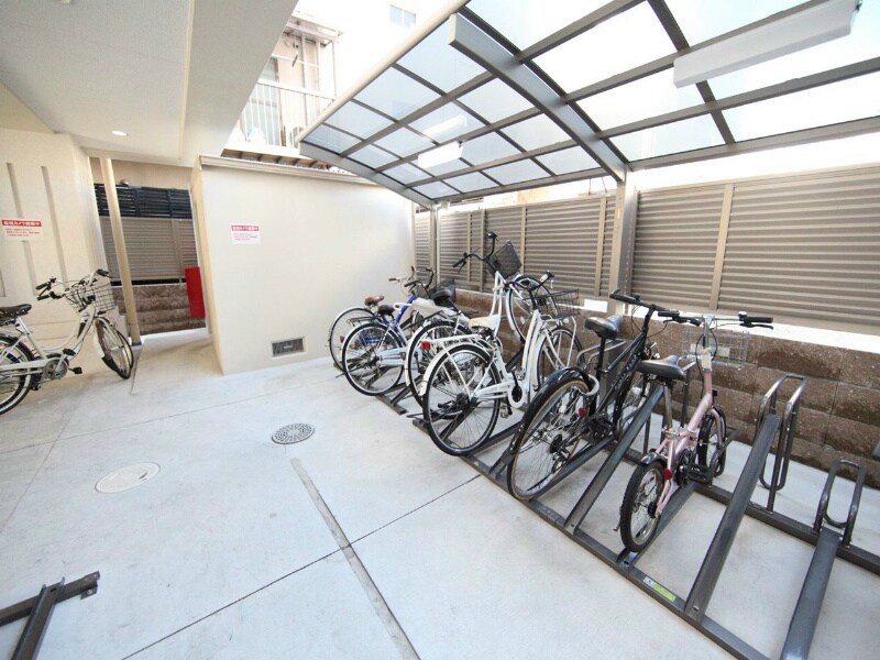 物件内観写真28　(屋根付き駐輪場)