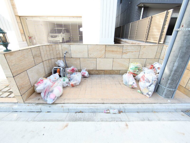 物件内観写真29　(敷地内ゴミ捨て場)