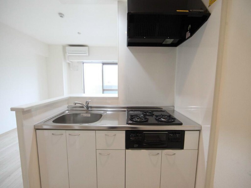 物件内観写真7　(システムキッチン（ガス3口・グリル付）カウンターキッチン)