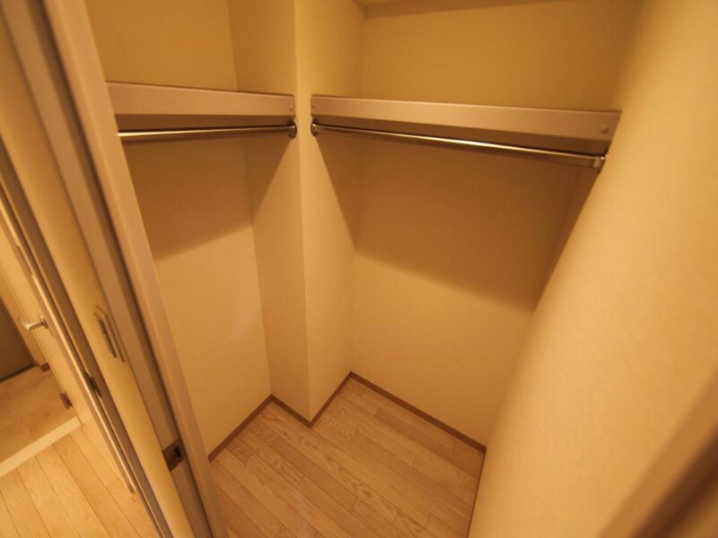 物件内観写真8　(ウォークインクローゼット付（収納充実してます）)