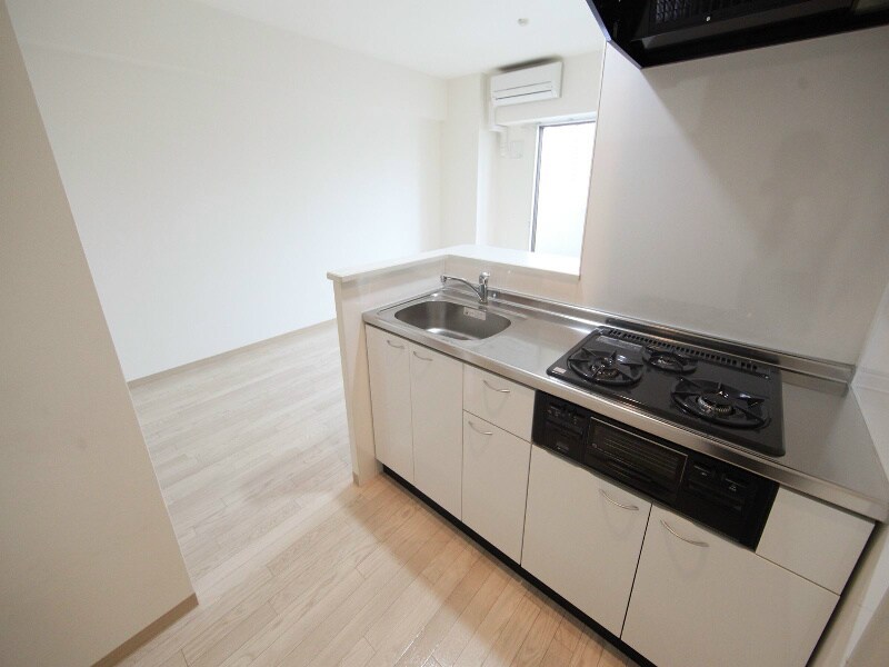 物件内観写真20　(システムキッチン（ガス3口・グリル付）カウンターキッチン)