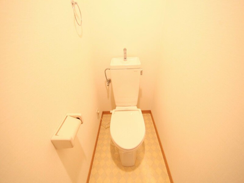 物件内観写真5　(暖房便座付トイレ)