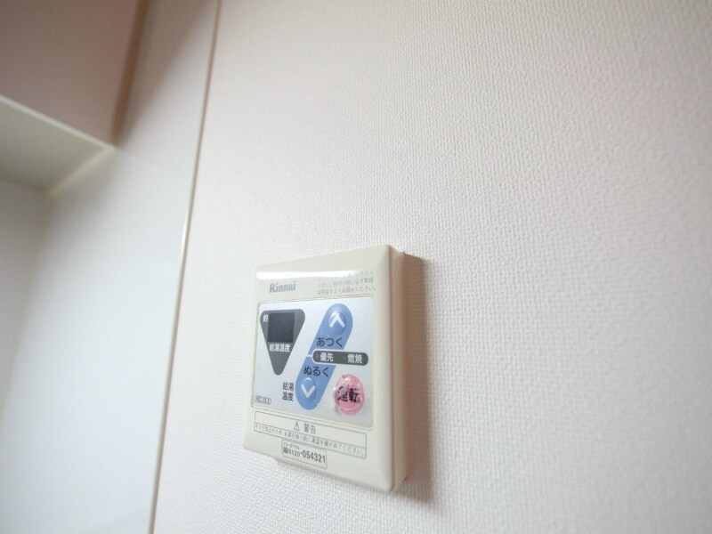 物件内観写真11　(給湯設備　ボタンで温度調整ができます)