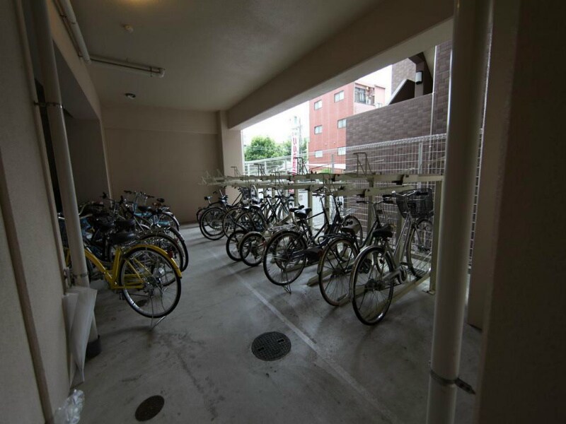 物件内観写真24　(屋根付駐輪場)