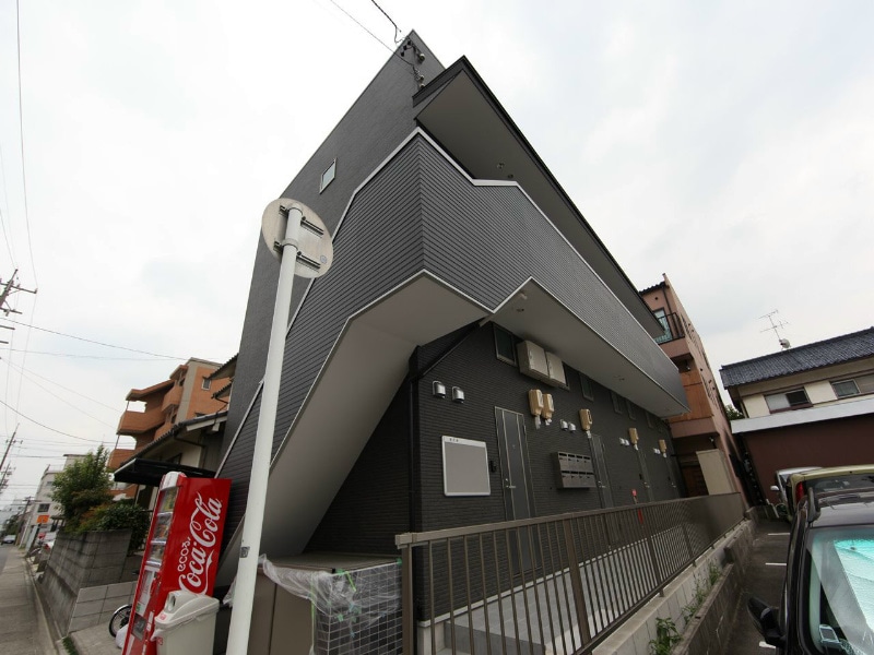 物件外観写真1　(外観　デザイナーズ　光インターネット無料)