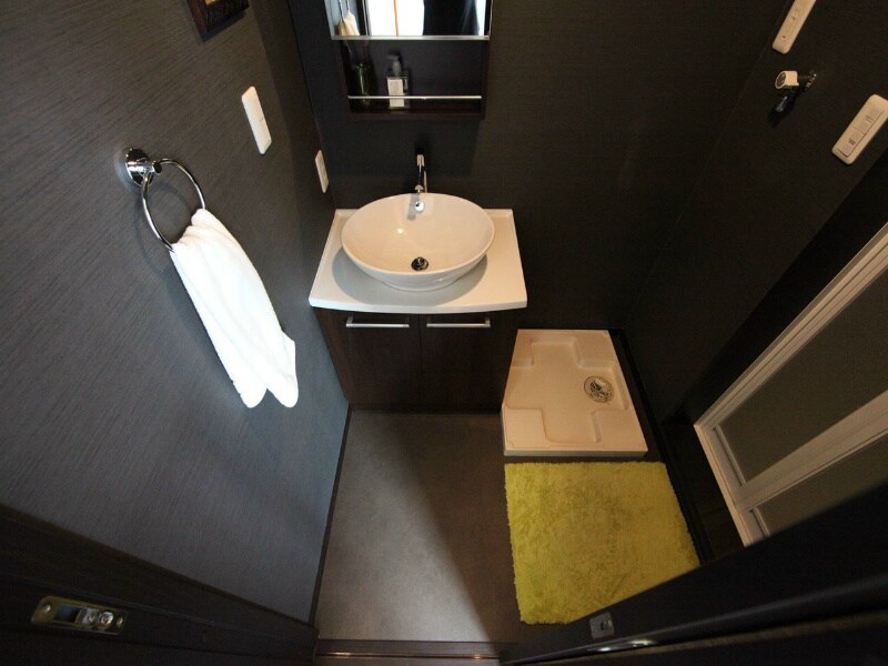 物件内観写真3　(脱衣所　オシャレな独立洗面台付　洗濯機ご用意できます)