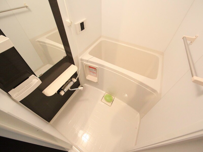 物件内観写真4　(追い焚き付　オートバス機能付バスルーム)