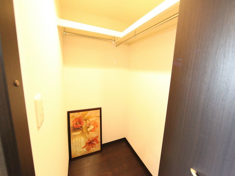 物件内観写真5　(ウォークインクローゼット付（収納充実してます）)