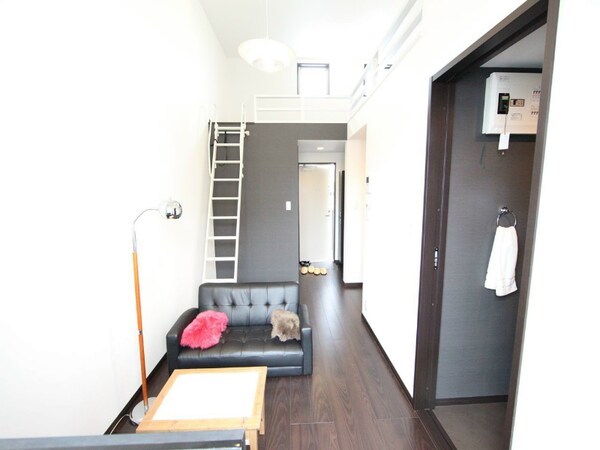 リビング(洋室8.4帖　ロフト6.2帖（収納でもお部屋でも使えます）)