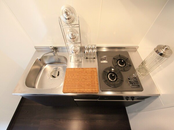 キッチン(システムキッチン（ガス2口）冷蔵庫・レンジ等ご用意できます)