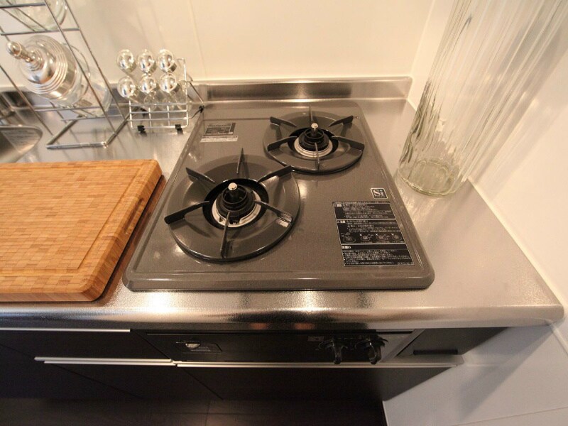 物件内観写真31　(システムキッチン（ガス2口）冷蔵庫・レンジ等ご用意できます)