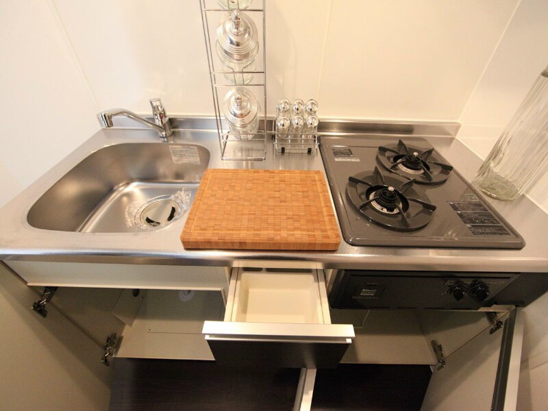 物件内観写真34　(システムキッチン（ガス2口）冷蔵庫・レンジ等ご用意できます)