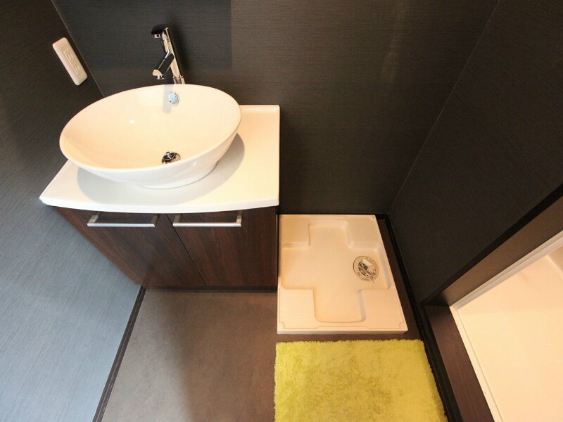 物件内観写真35　(脱衣所　オシャレな独立洗面台付　洗濯機ご用意できます)