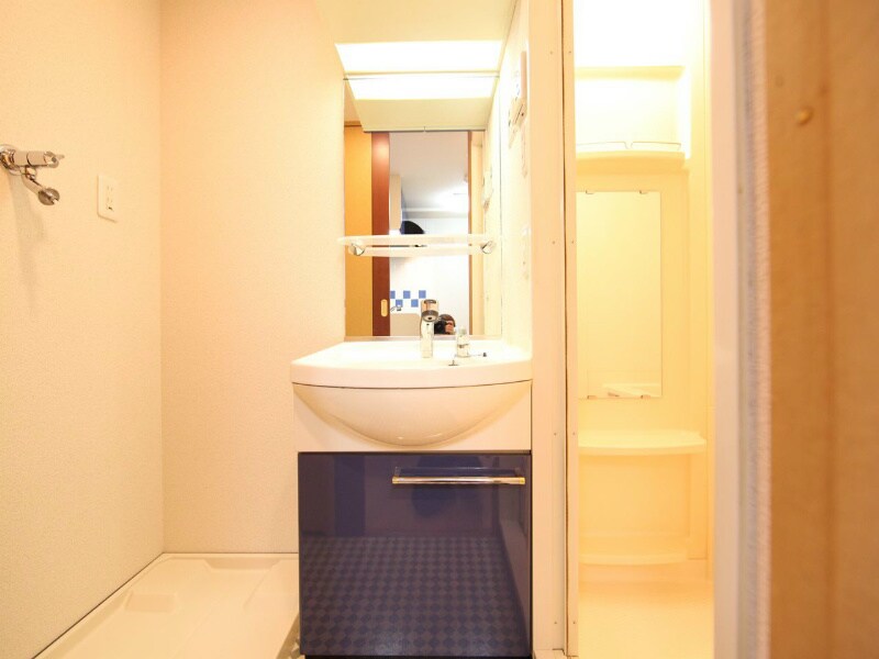 物件内観写真3　(脱衣所　独立洗面台（シャンプードレッサー）洗濯機用意できます)