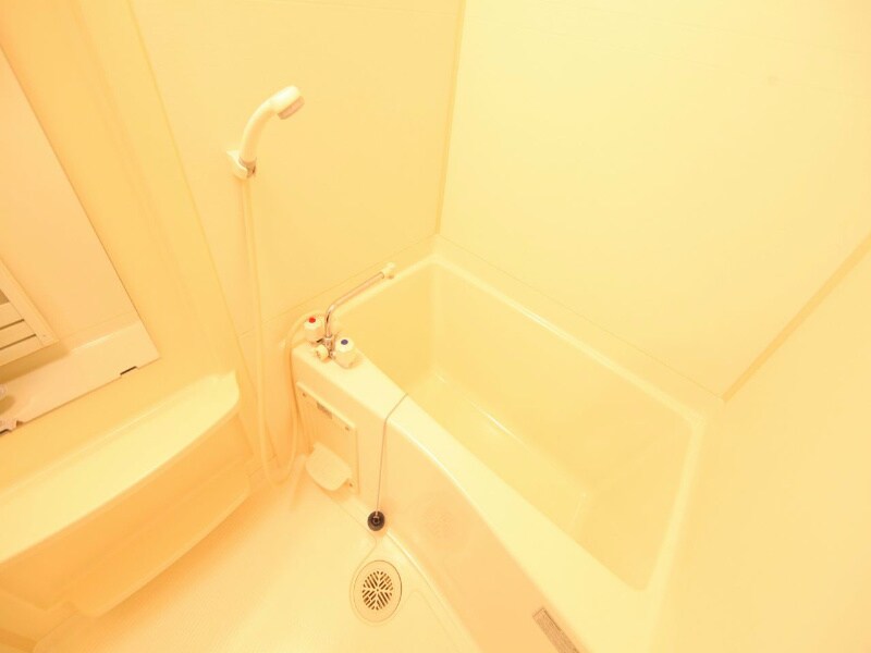 物件内観写真4　(浴室暖房乾燥機付　24時間換気機能付バスルーム)