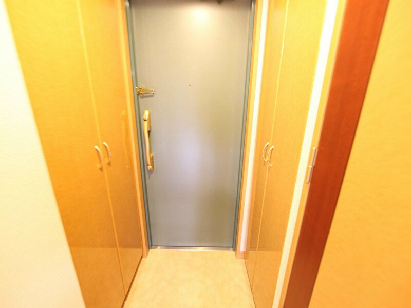 物件内観写真15　(玄関　シューズボックス付（収納充実してます）)