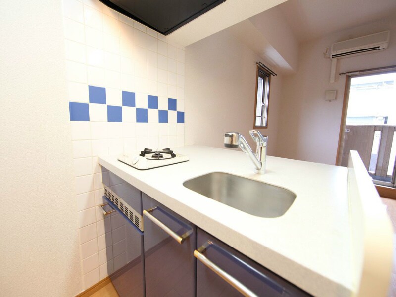 物件内観写真18　(カウンターキッチン（ガス1口）冷蔵庫・レンジ等ご用意できます)